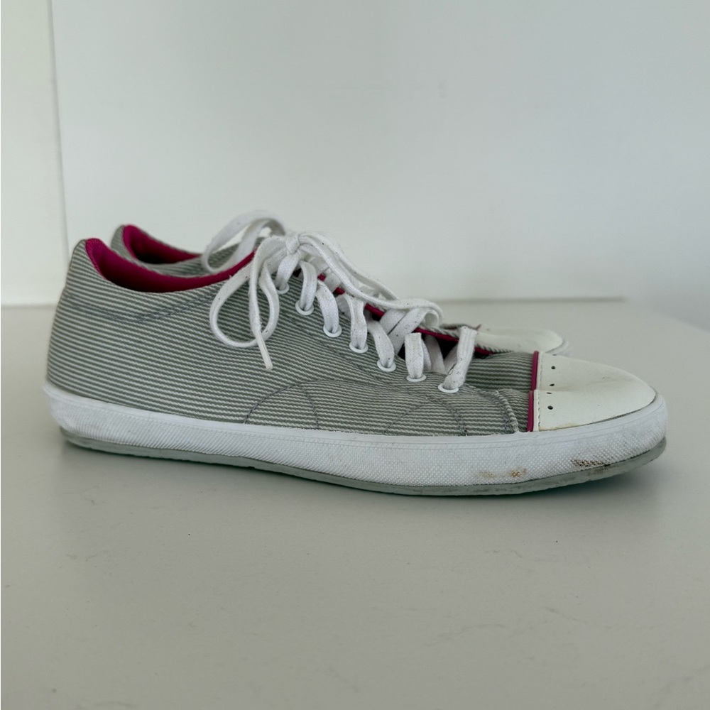 Ellesse Vintage Y2K Black and White Women's Sneakers with Pink Accents